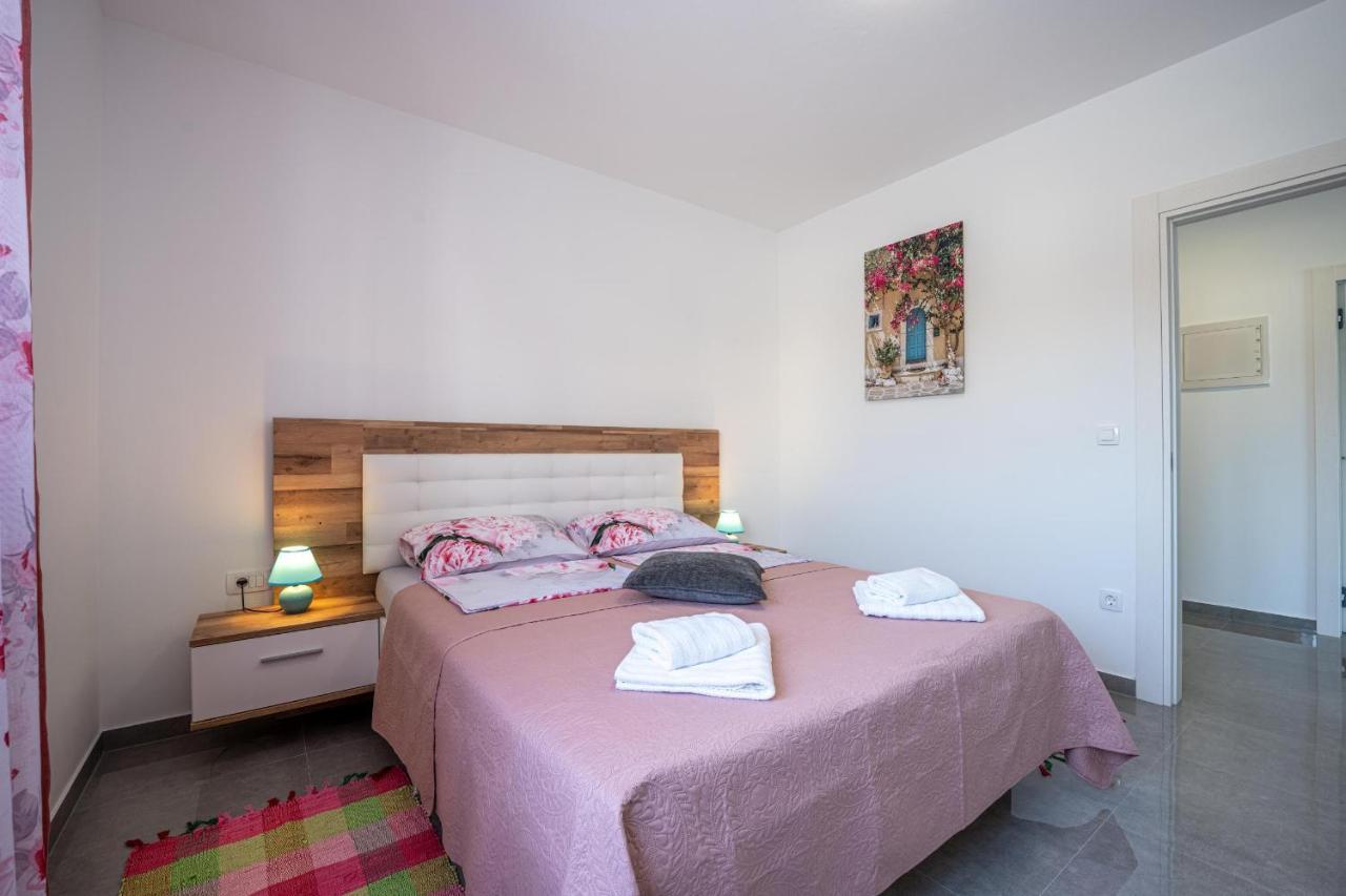 Domus Alba Apartments Pula Buitenkant foto